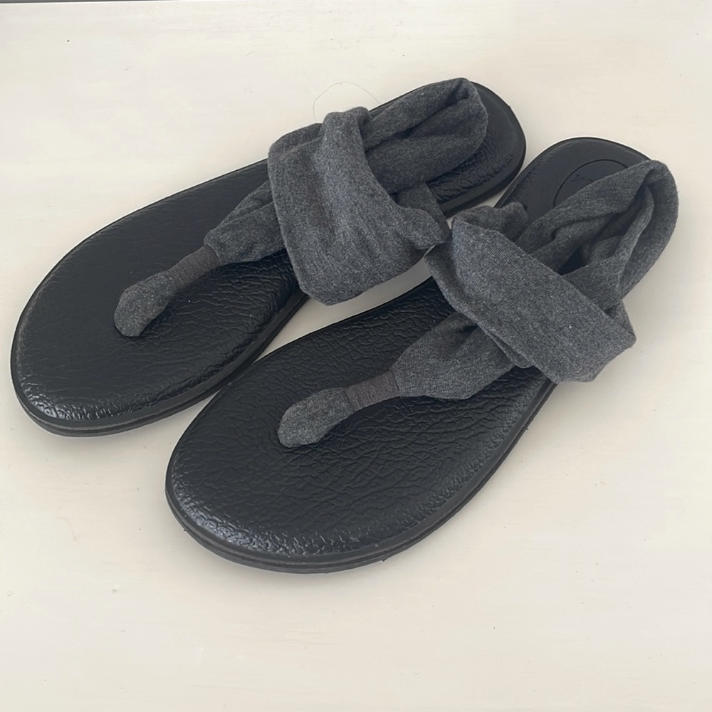 Sanuk yoga slings size 7